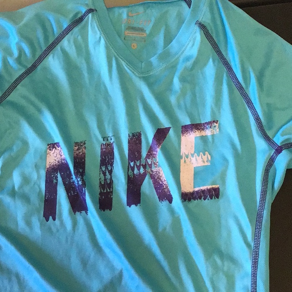 Girls/women’s Nike t shirt
